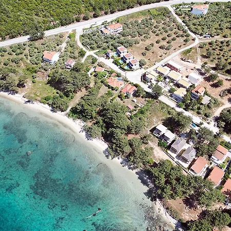 Helios Seafront Rachoni - 3 Bedrooms 7 Guests