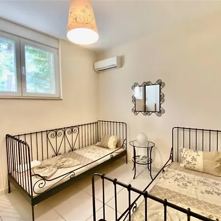 Helios Seafront Rachoni - 3 Bedrooms 7 Guests