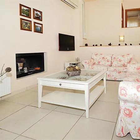 Helios Seafront Rachoni - 3 Bedrooms 7 Guests