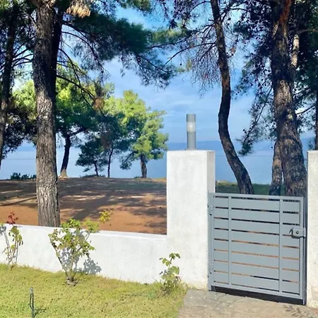 Helios Seafront Rachoni - 3 Bedrooms 7 Guests Vila