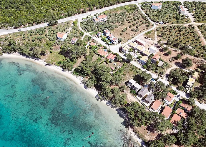 Helios Seafront Rachoni - 3 Bedrooms 7 Guests